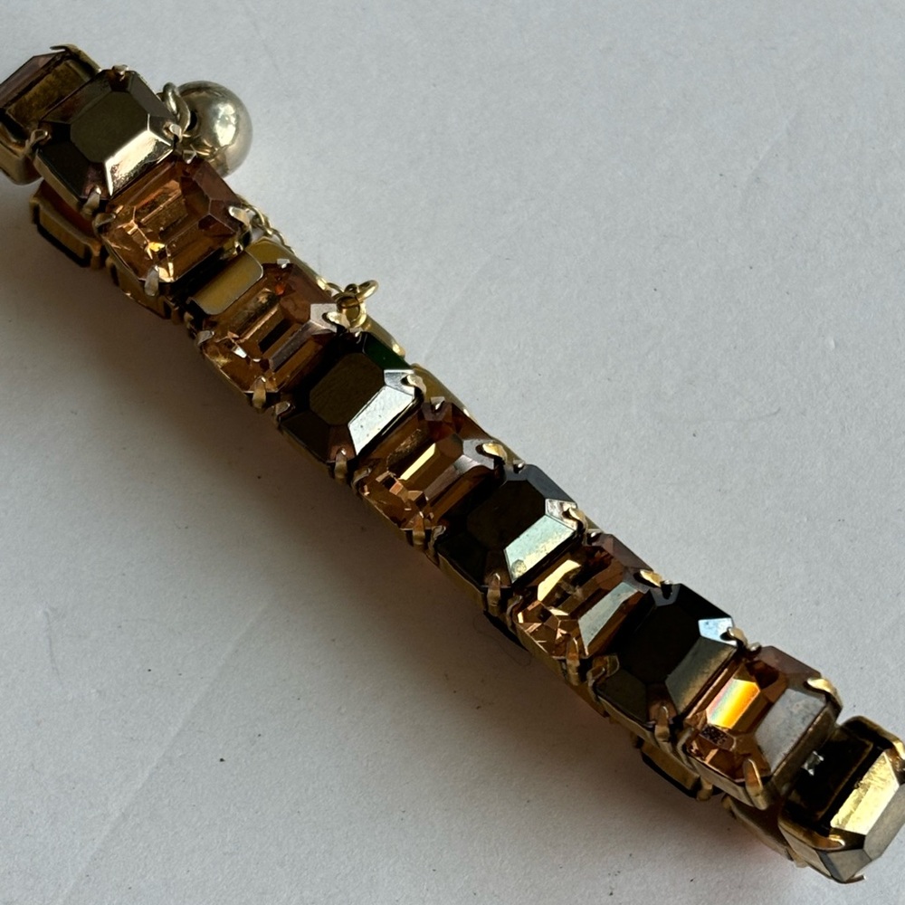Copper color tennis bracelet/ large rhinestones / measures 7 in length/ … - Picture 6 of 6